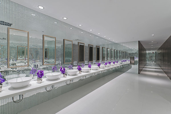 Radisson Blu Chicago restroom Radisson Blu Chicago restroom